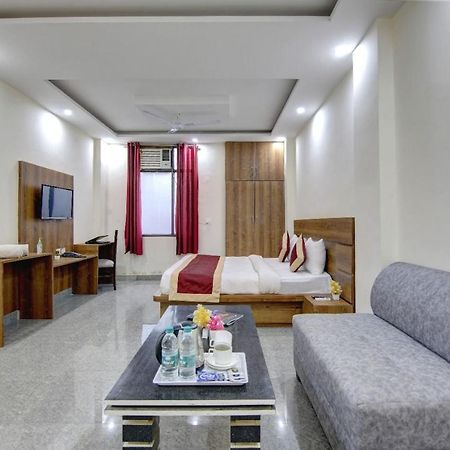 Hotel Premier Noida 135 Exteriör bild