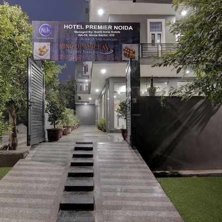 Hotel Premier Noida 135 Exteriör bild